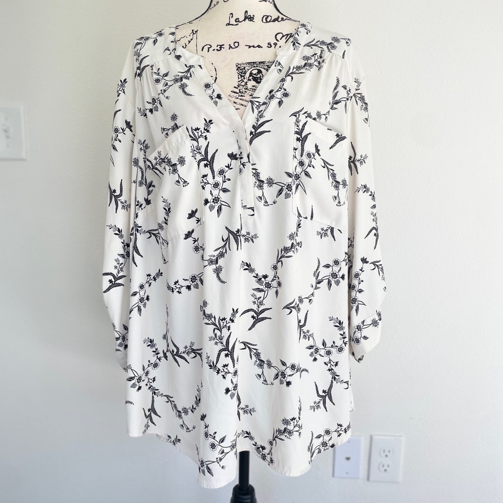 Torrid Harper Blouse Floral Black ivory size 5xl Smocked V neck Aesthetic core - Picture 3 of 15